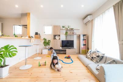 三角屋根の白いお家の内観